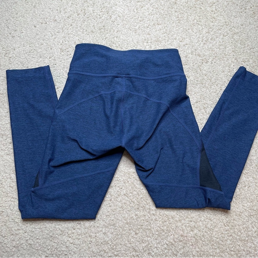 OUTDOOR VOICES WARMUP 3/4 TWO-TONE LEGGINGS IN BLACK & NAVY BLUE - Picture 3 of 5